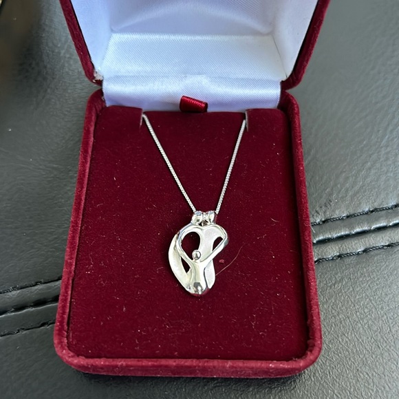 Jewelry - Brand New  925 Loving Family Two Parents and Child Pendant And Child And Chain